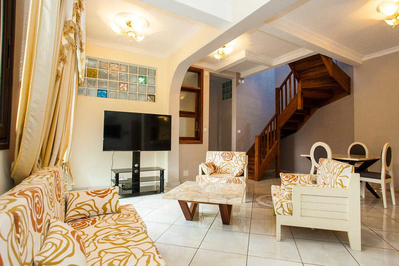 Oceanis Home & Voyages Ivato  Bagian luar foto