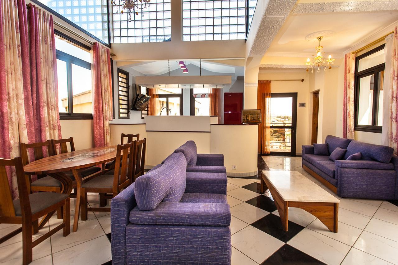 Oceanis Home & Voyages Ivato  Bagian luar foto