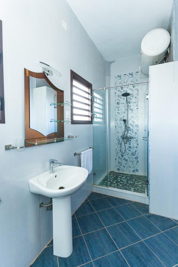 Oceanis Home & Voyages Ivato  Bagian luar foto